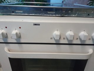 Horno y vitrocerámica Zanussi