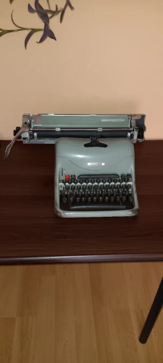 Máquina de escribir Olivetti Lexicon 80