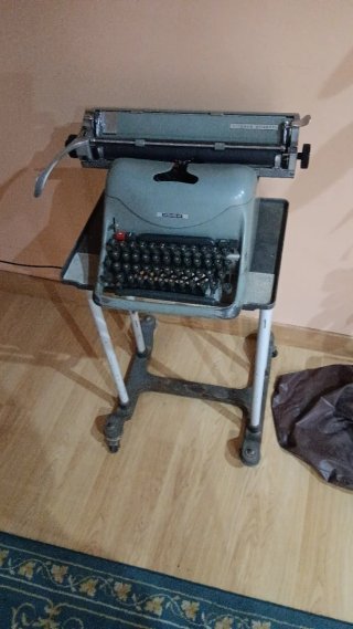 Máquina de escribir Olivetti Lexicon 80