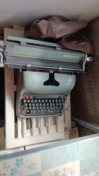 Máquina de escribir Olivetti Lexicon 80