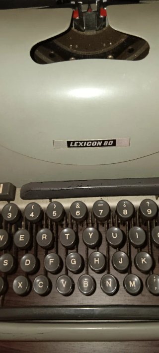 Máquina de escribir Olivetti Lexicon 80