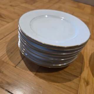 Vajilla de porcelana y cristal dorada