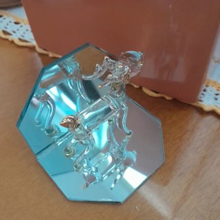 Decorazione in vetro con dettagli oro