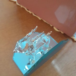 Decorazione in vetro con dettagli oro