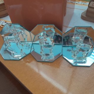 Decorazione in vetro con dettagli oro