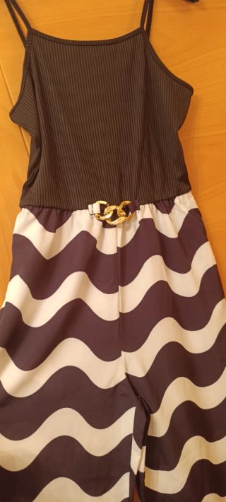 Mono de vestir con estampado de olas. Talla 13-14