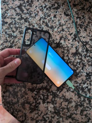 Samsung S22 con funda Spigen