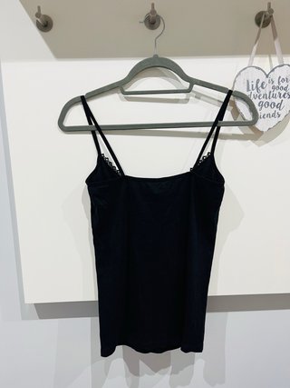 Camiseta negra tirantes encaje. Solo envío