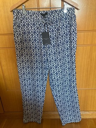 Pantalón ancho. Cortefiel Estampado