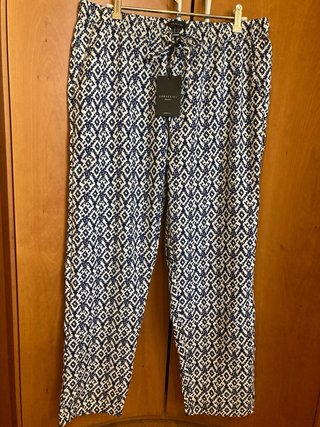Pantalón ancho. Cortefiel Estampado