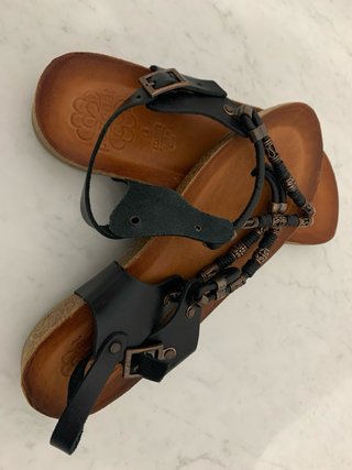 Sandalias Porronet negras y marrones