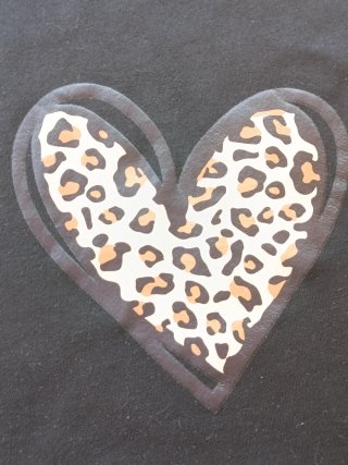 Camiseta negra corazón leopardo - 1XL