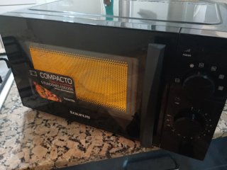 Microondas Taurus Compacto 700W 20L