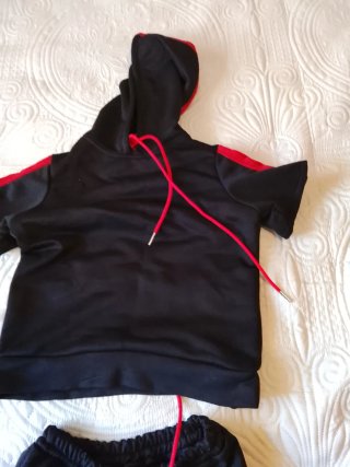 Conjunto disfraz negro y rojo para 8 o 9 años