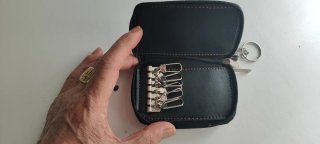 OFERTAS SOLO HOY Cartera Negra con Porta Llaves