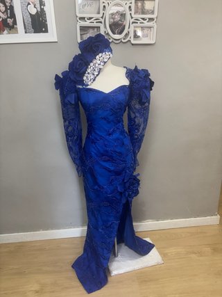 Vestido de fiesta azul con pedrería