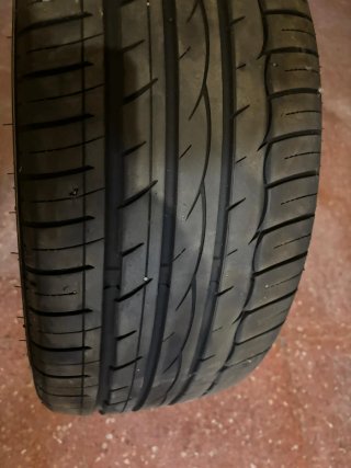 Neumático 225/40 R18 92W