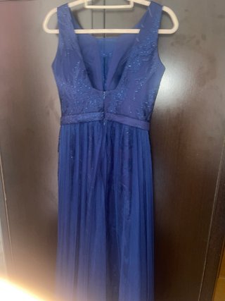 Vestido largo azul con pedrería
