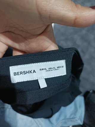 Falda corta Bershka negra