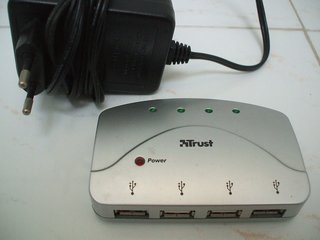 Replicatore Hub 4 porte USB 2.0 e alimentatore 2A