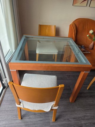 Sofá- 2 Sillones- Mesa y 3 sillas, todo 120€