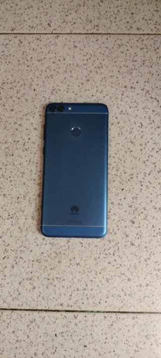 Móvil libre con cargador...HUAWEI P SMART...