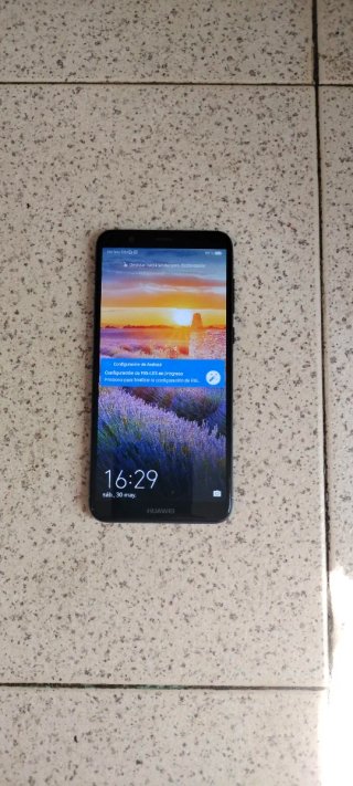 Móvil libre con cargador...HUAWEI P SMART...