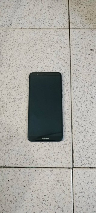 Móvil libre con cargador...HUAWEI P SMART...