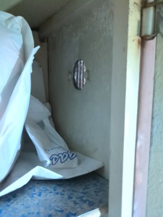 Alacena antigua metal y madera