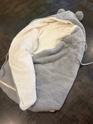Saco para bebé gris con forro de peluche