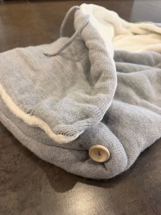 Saco para bebé gris con forro de peluche