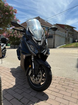 Kymco AK 550 Negra