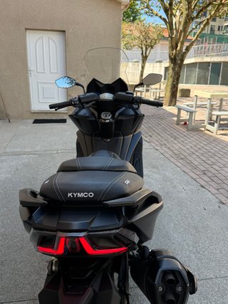 Kymco AK 550 Negra