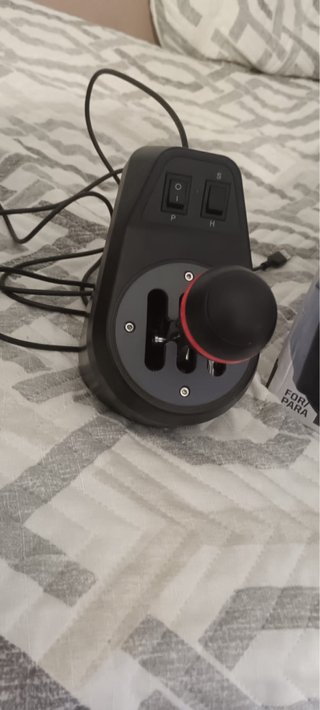 Volante Gamer Thrustmaster con Pedales y Palanca