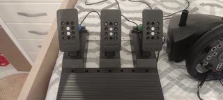 Volante Gamer Thrustmaster con Pedales y Palanca