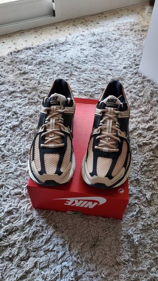 Nike Zoom Vomero 5 Talla 44 Beige/Negro