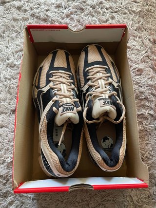 Nike Zoom Vomero 5 Talla 44 Beige/Negro