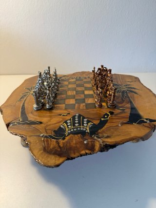 Ajedrez de madera artesanal con figuras