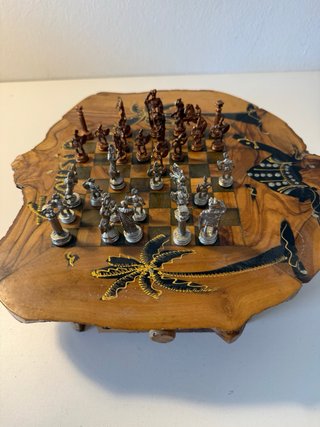 Ajedrez de madera artesanal con figuras