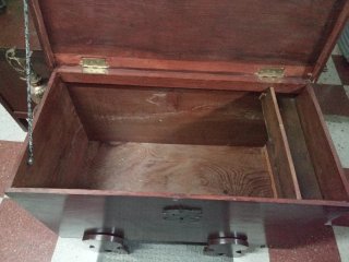 Baúl antiguo de madera