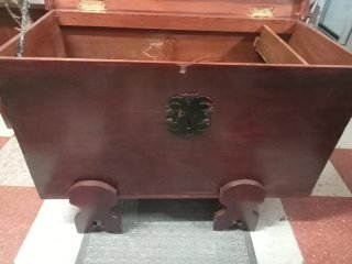 Baúl antiguo de madera