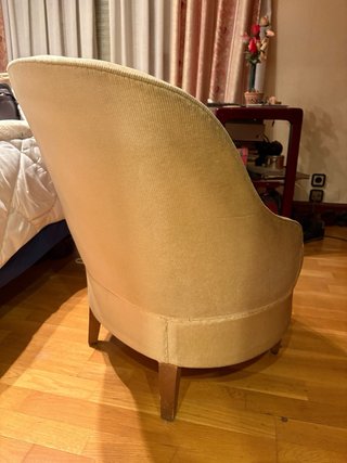 Butaca clásica beige de tela