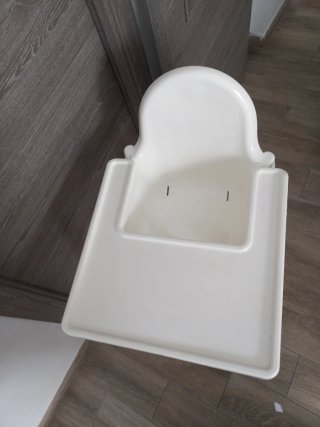 Trona IKEA en buen estado