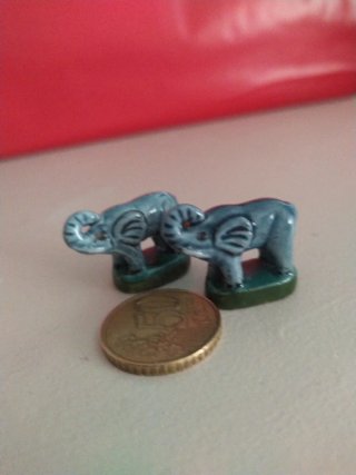 2 Elefantes de Porcelana Azul Grisáceo