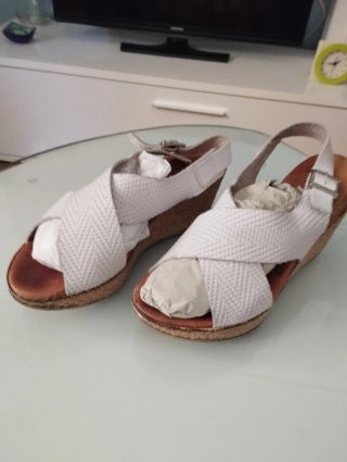 Sandalias de piel blancas