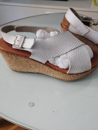 Sandalias de piel blancas