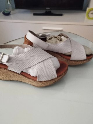 Sandalias de piel blancas