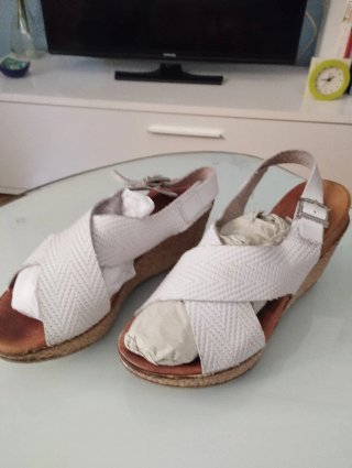 Sandalias de piel blancas