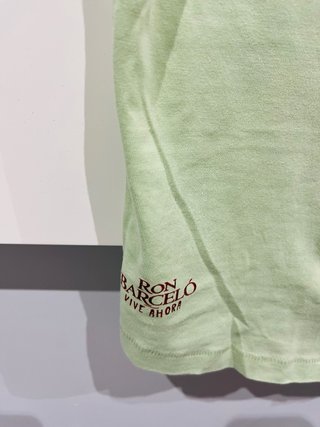 Camiseta sin mangas verde. Solo envío