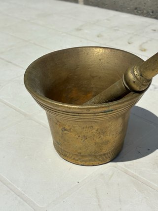 Mortaio e pestello in bronzo massiccio
